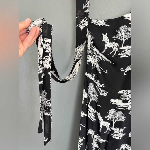 Reformation Freeport one shoulder dress in Safari print - Picture 6 of 10